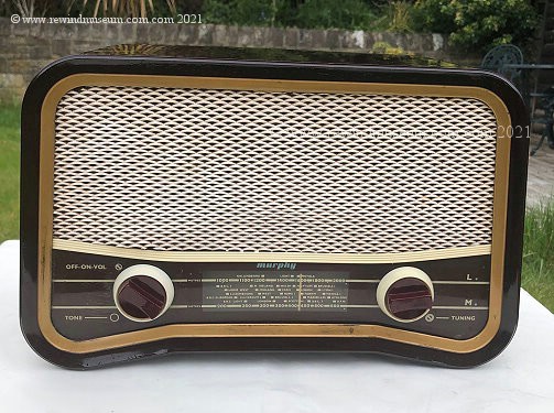 Murphy U698 valve radio.
