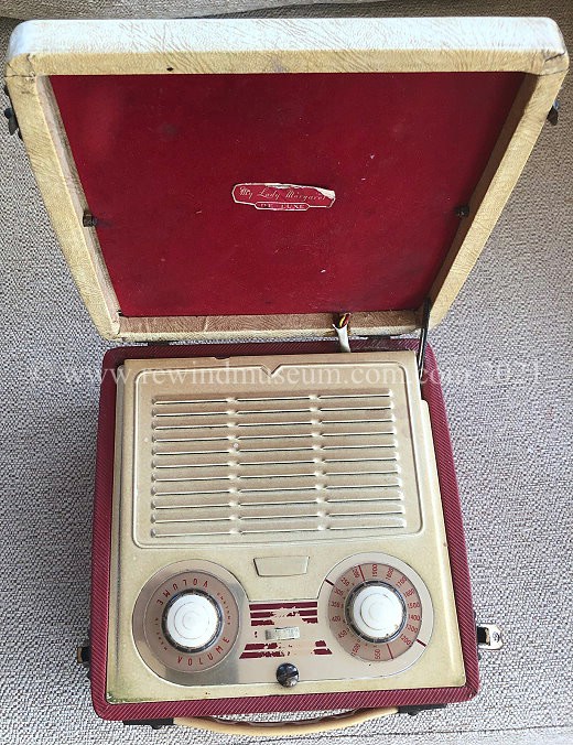 Vidor My Lady Margaret valve radio.