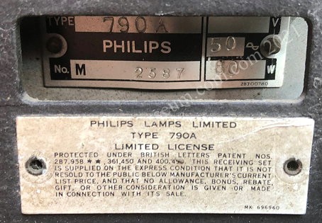 1936 Philips Model 790A Radio Console.