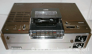 File:Sony LV-1901D (1975) 19 Trinitron Television integrated with first  Betamax recorder SL-6200 X-1, MoMI.jpg - Wikimedia Commons