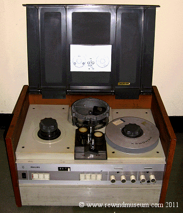 A Phillips EL 3534 portable reel to reel tape recorder, with reels.