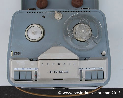 Rewind Museum. Philips EL 3586 portable reel to reel audio recorder. The  Honeytone, F1-Chord, Simon tape recorders. Wire recorder.