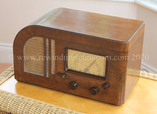 museum of vintage radios. Bush DAC 30 valve radio. KB FB 10 toaser